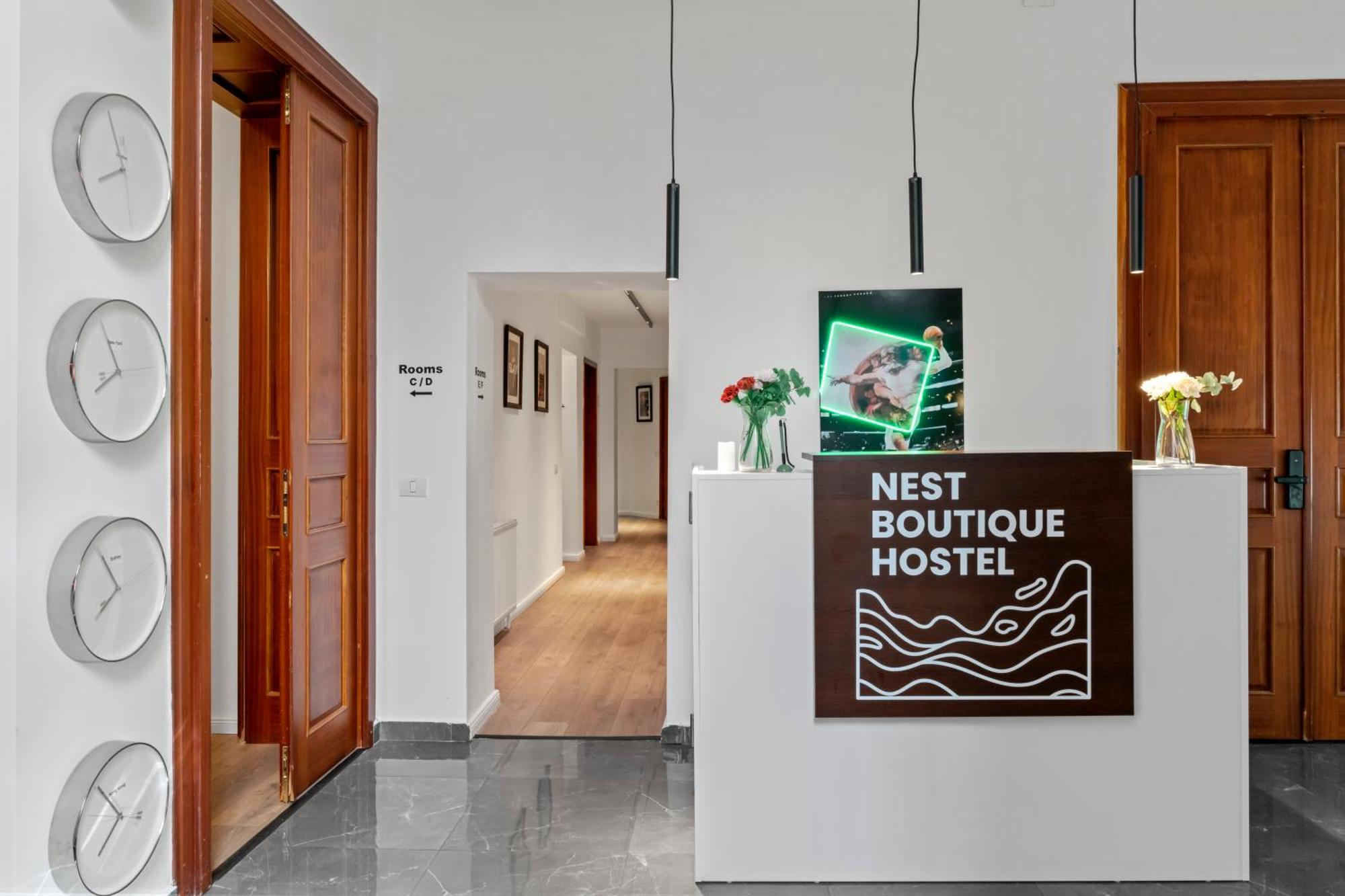 Nest Boutique Hostel Bukarest Exteriör bild