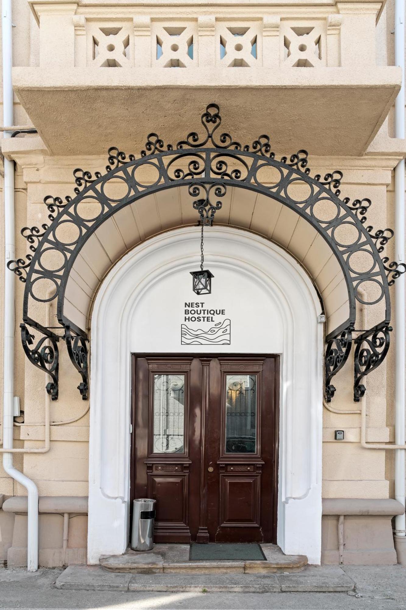 Nest Boutique Hostel Bukarest Exteriör bild